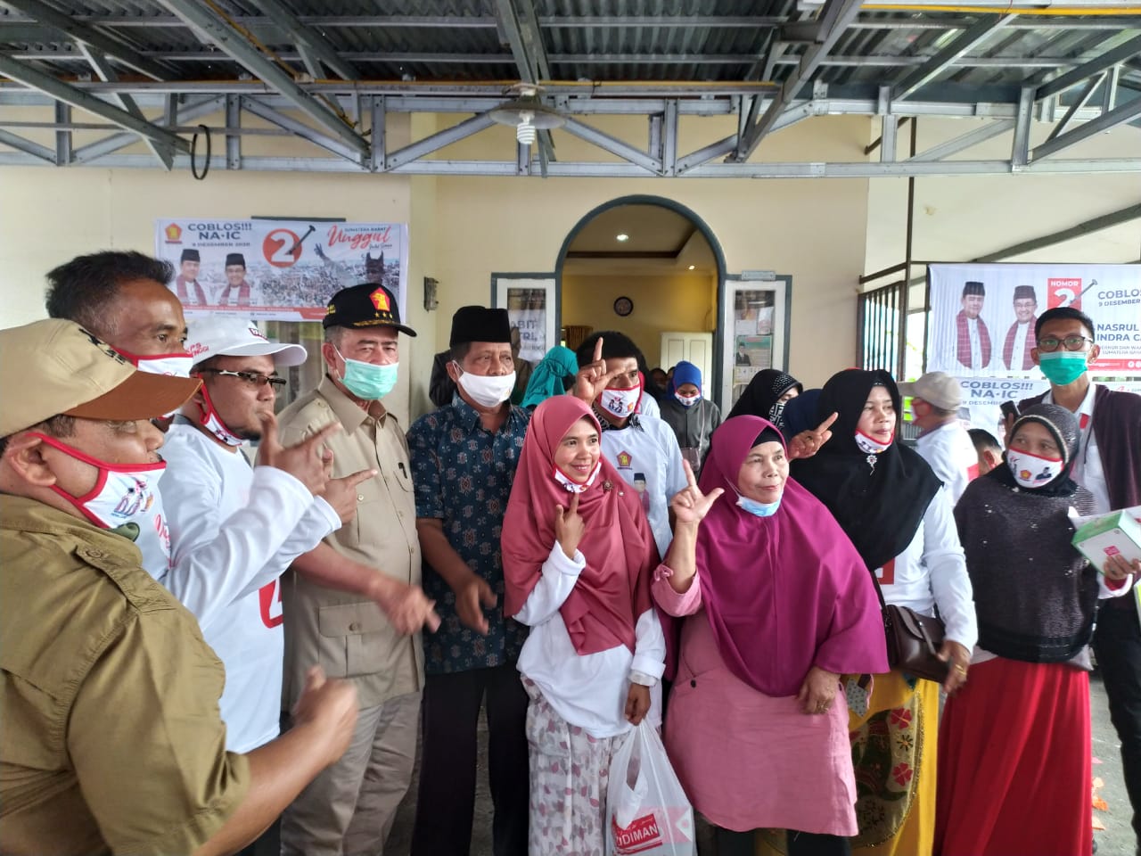 Calon Gubernur Sumbar Nasrul Abit saat melakukan safari politik di Palolok, Kelurahan Campago Ipuh, Kecamatan Mandiangin Koto Selayan, Senin (9/11)